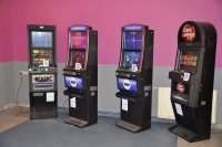 zdjęcie czterech automatów do gier